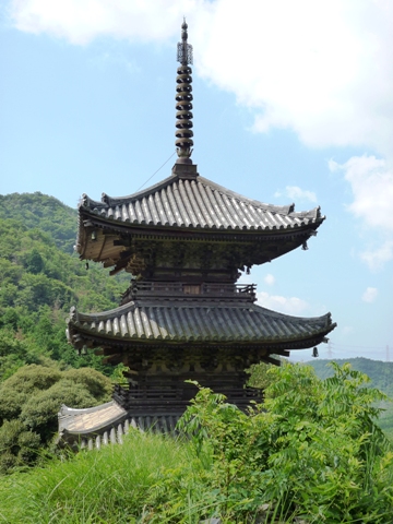 大滝山福生寺三重塔
