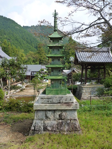 長蔵寺鉄製五重塔